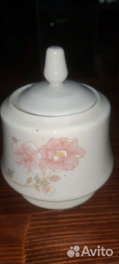 Чашки с блюдцами, 6 чашек, молочник, сахарница