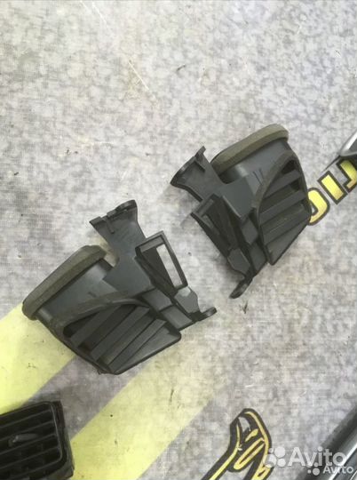 Решетка вентиляции в торпедо Teana J32 Теана