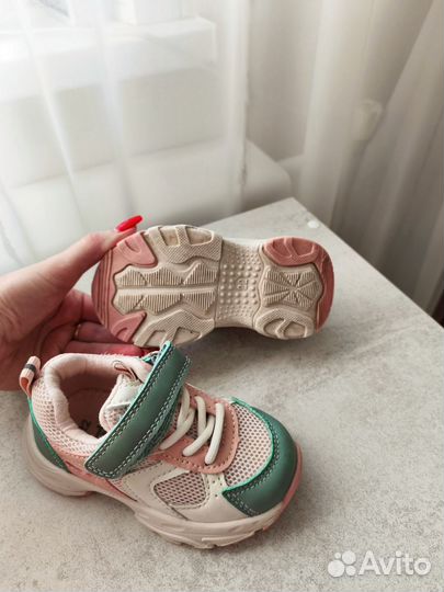Кроссовки для девочки