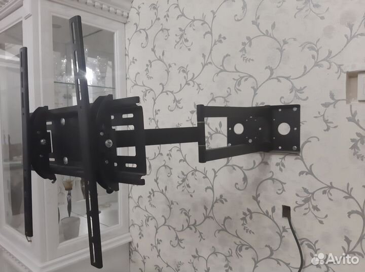 Кронштейн для телевизора поворотный