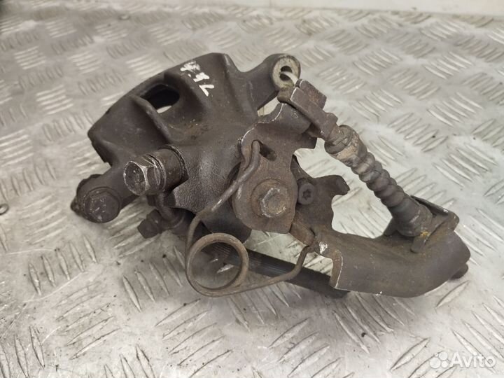 Суппорт задний правый Honda Accord 7