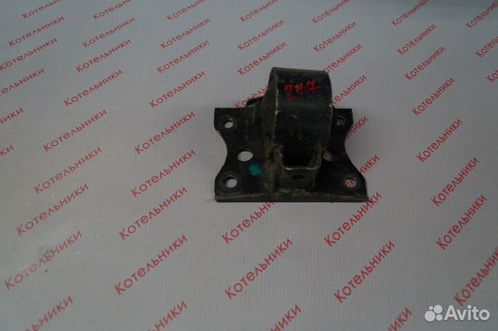 Nissan 11220-5M510 Опора кпп