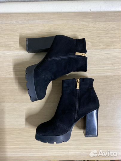 Ботинки демисезонные на каблуке