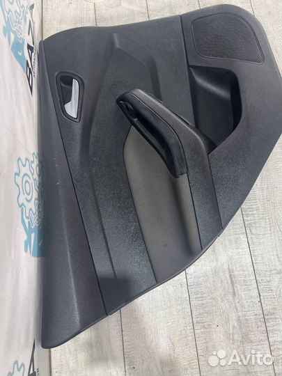 Обшивка задней левой двери Ford Focus 3