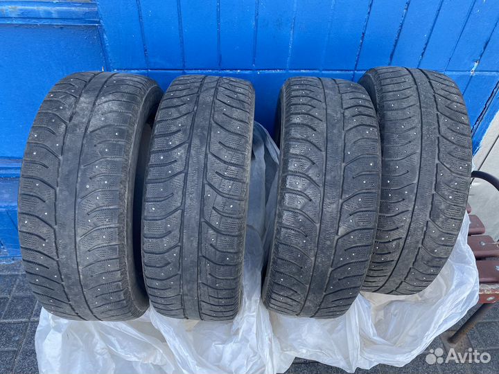 Bridgestone Ice Cruiser 7000 205/60 R16