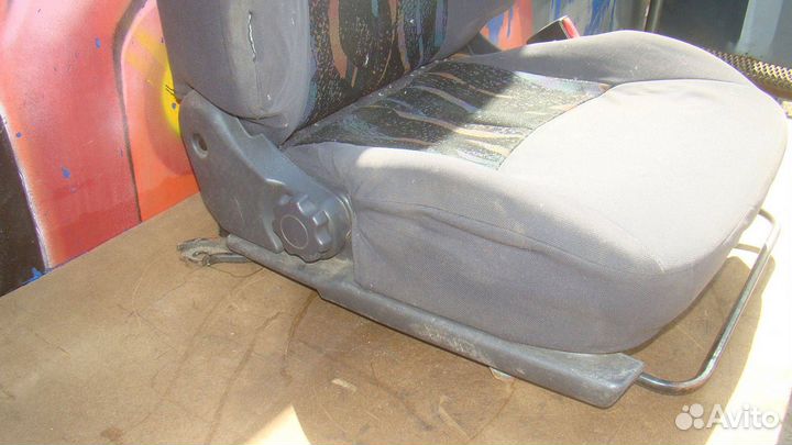 Сиденье переднее правое Nissan Almera (N16) 2000