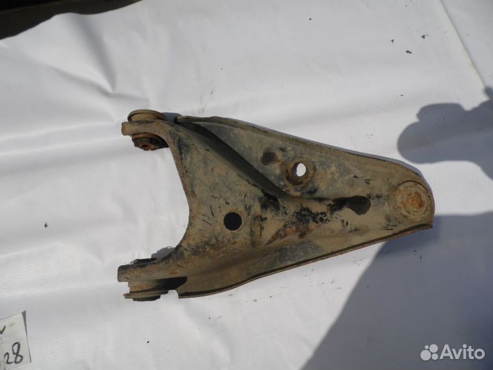 Рычаг передний правый Renault Logan 2005-2014 (№12