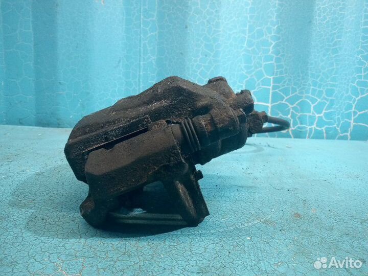 Суппорт передний правый Opel Astra J P10 A14XER