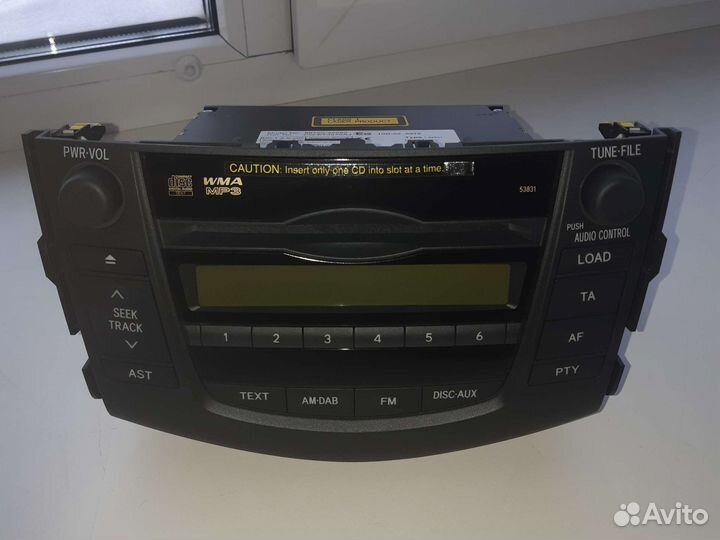 Штатная магнитола на Toyota RAV4