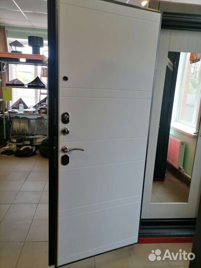 Дверь входная Берлога Тринити