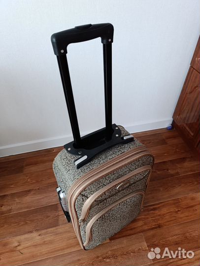 Чемодан на колесах размер s ручная кладь