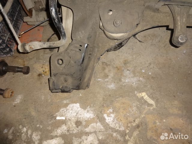 Подрамник на renault megane/fluence