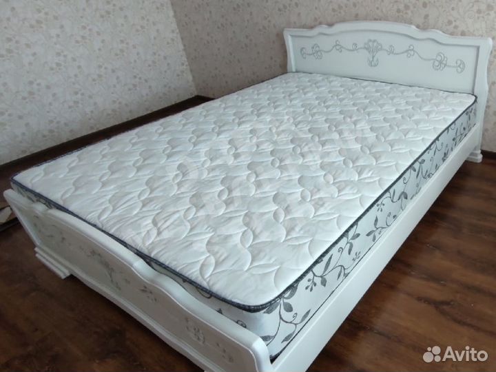 Кровать массив