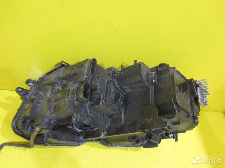 Фара правая Volkswagen Tiguan