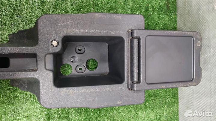 Консоль центральная (без подлокотника) Volvo XC90