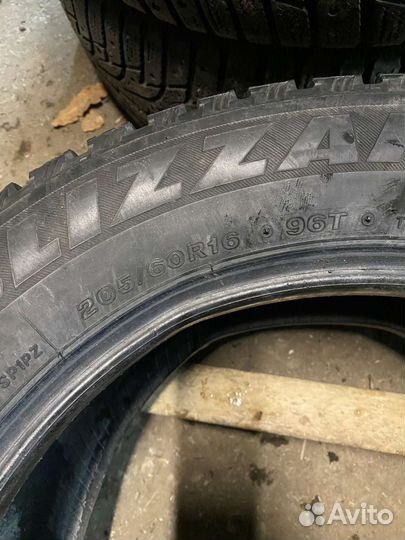 Bridgestone Blizzak Spike-01 205/60 R16
