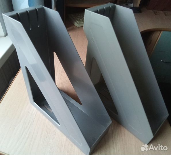 Лотки для бумаг, настольные контейнеры