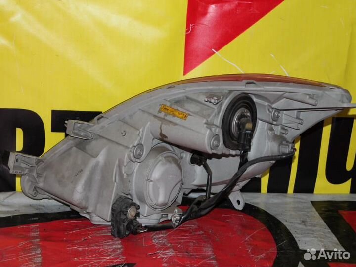 Фара правая Тойота Исис ANM10 (44-61) ксенон А751