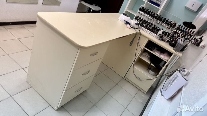 Маникюрный стол