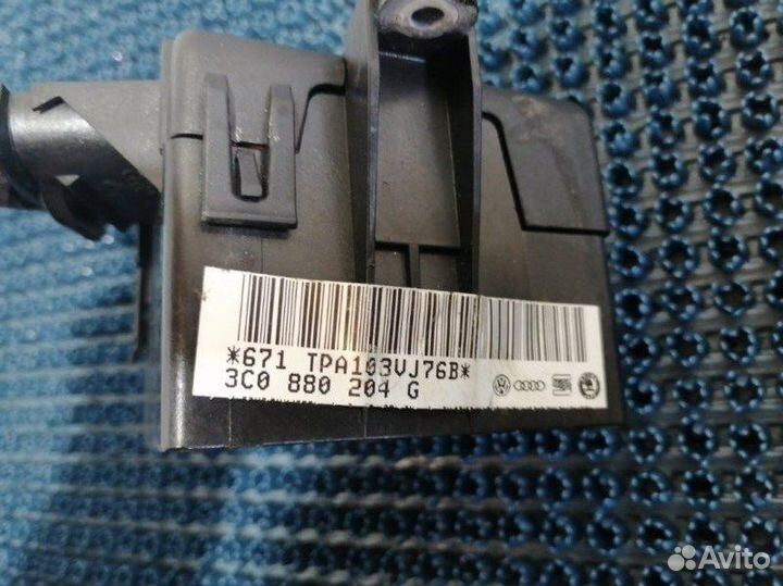 Блок предохранителей Volkswagen Passat