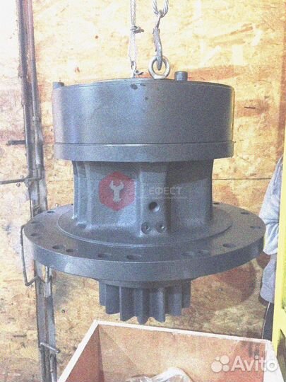 Редуктор поворота Hitachi 9204194