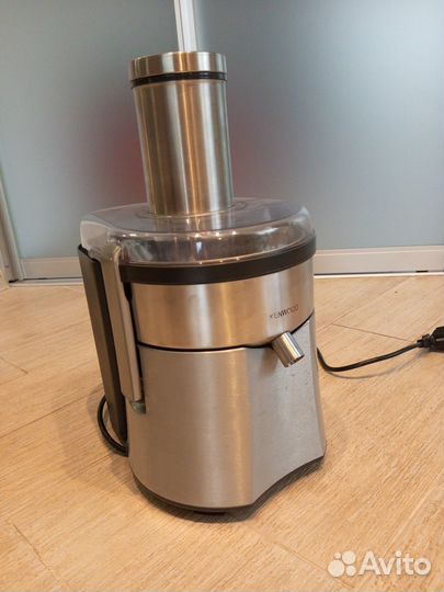 Соковыжималка центробежная Kenwood JE-820