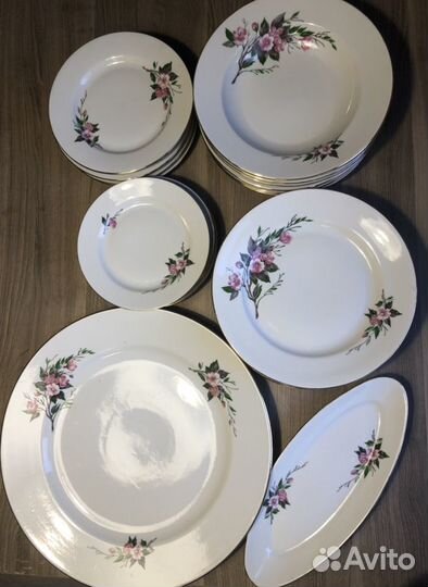 Сервизы столовый и чайный