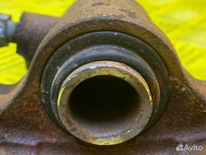 Суппорт задний правый Mitsubishi Pajero Pinin/Io