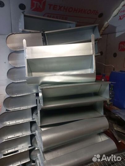 Бункерные кормушки для кур