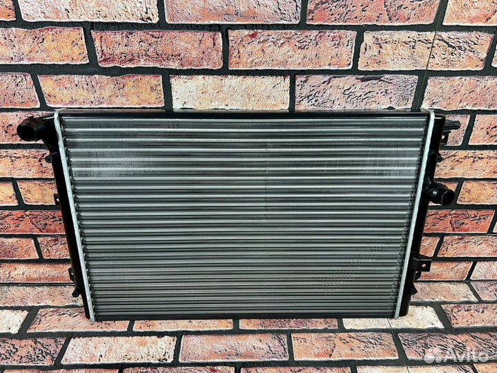 Радиатор охлаждения volkswagen Tiguan 1.4-2.0