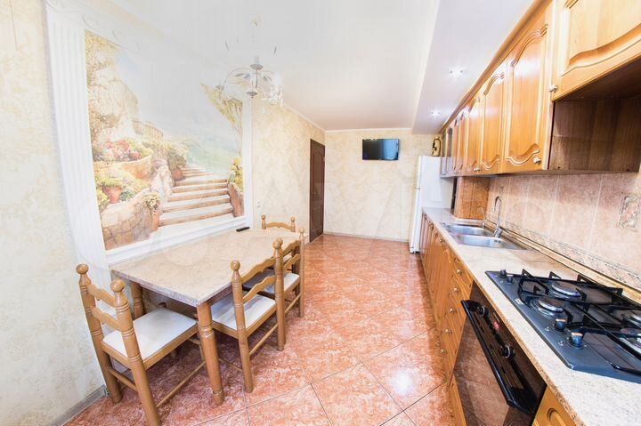 2-к. квартира, 80 м², 4/10 эт.