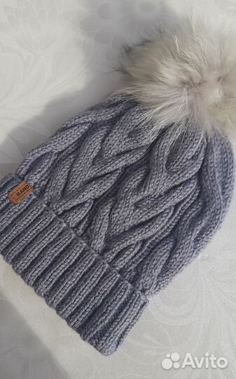 Шапка с натуральным помпоном