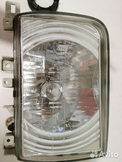 Фара передняя левая nissan atlas 1996