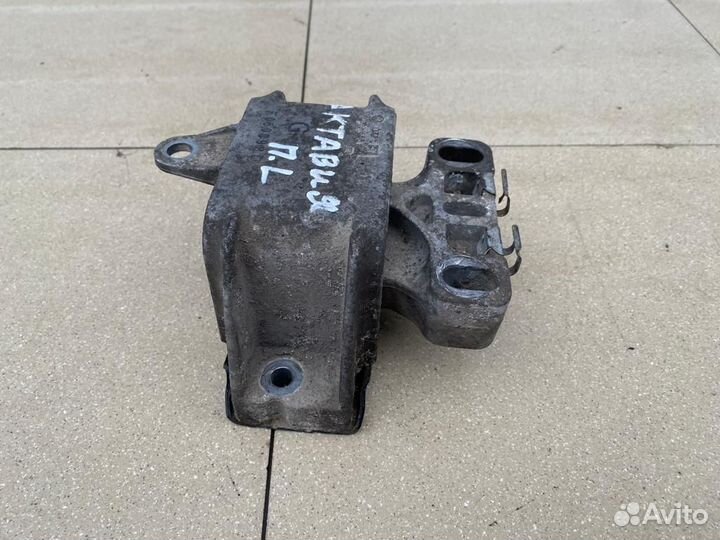 Подушка двигателя левая Skoda Octavia 1 (A4)