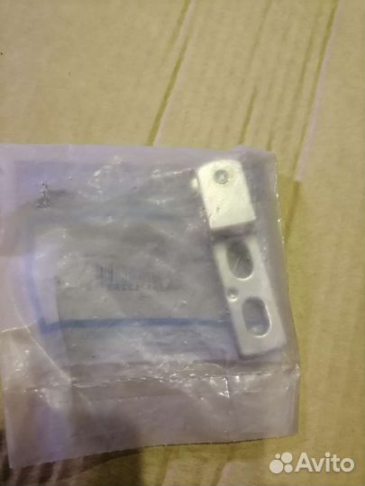 893763 Полуцилендрическая защёлка Mercury