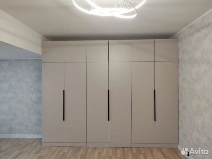 Шкаф на заказ распашной