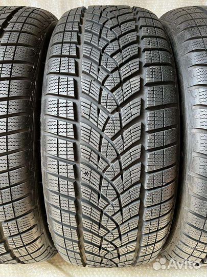 Goodyear UltraGrip Ice SUV 235/50 R19 103T