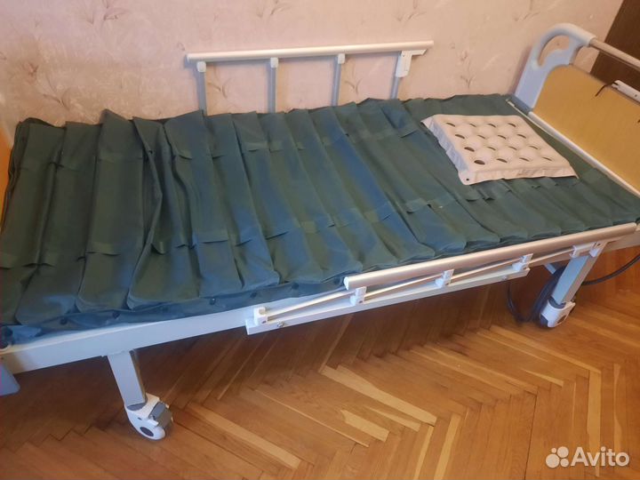 Медицинская кровать