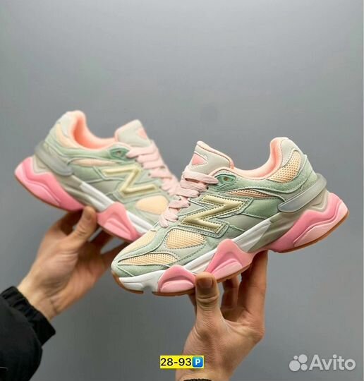 Женские кроссовки