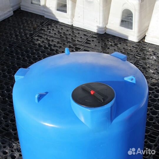 Емкость пластиковая на 10000 литров