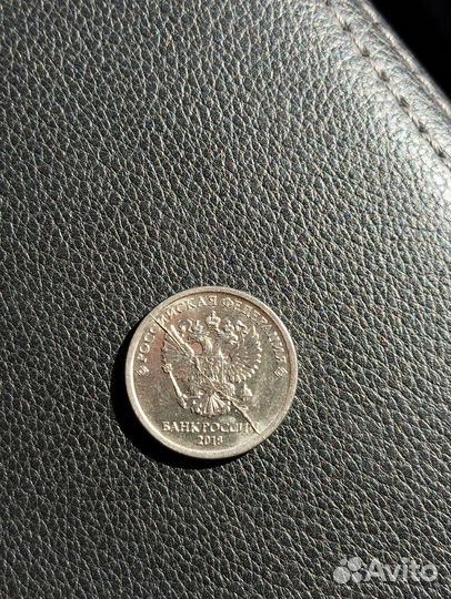 Монета 1 рубль с дефектом 2018 год