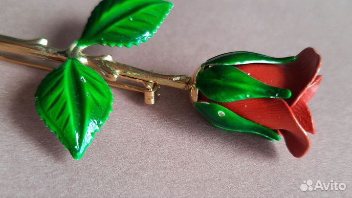 Винтажная брошь Красная роза