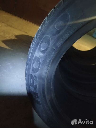 Roadstone N8000 215/50 R17