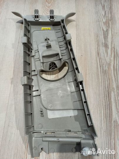 Обшивка средней стойки накладка ремня безопасности