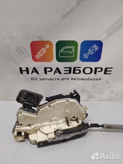 Замок двери задний правый Volkswagen Polo седан