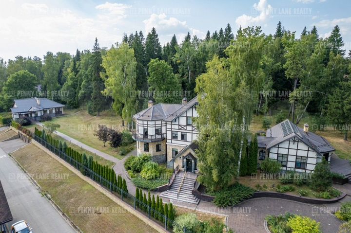 Коттедж 495 м² на участке 2,3 га