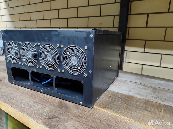 Корпус для майнинга на 4 карты с кулерами и райзер