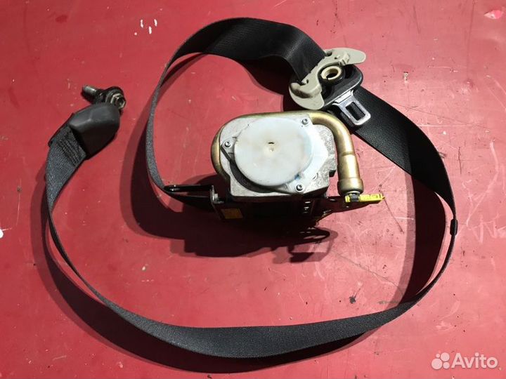 Ремень безопасности передний правый Toyota Avensis