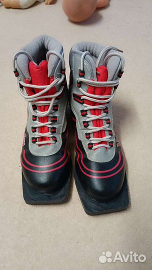 Лыжные ботинки