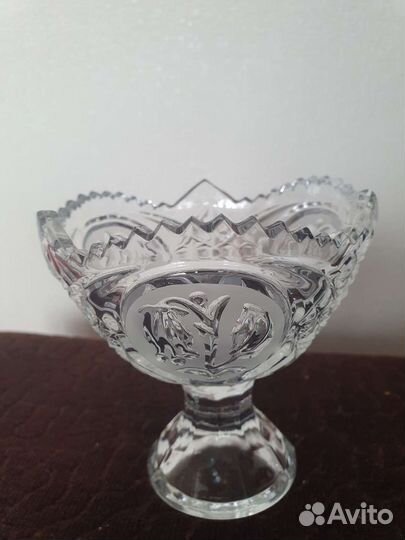 Хрустальная конфетница на ножке